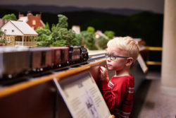 November 14: Miniature Railroad and Village® Member Preview