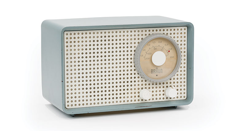 A vintage radio