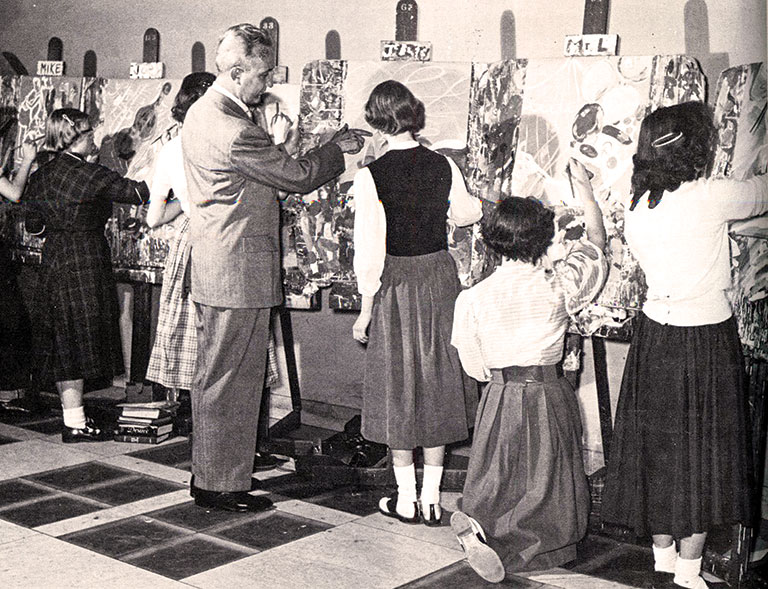 A black and white photo of an art class.